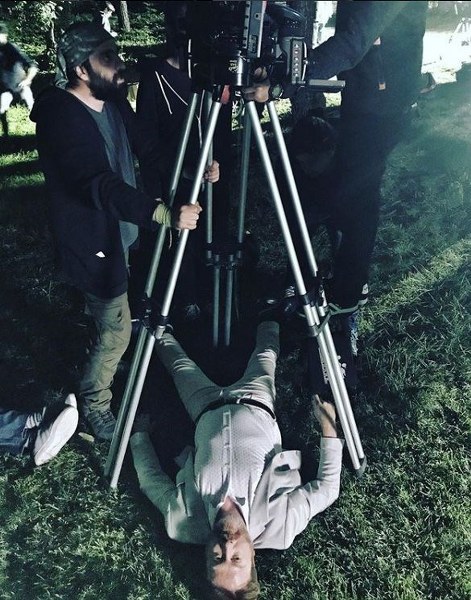 Cem Yılmaz'dan Karakomik Filmler paylaşımı (Ünlülerin set halleri) A24