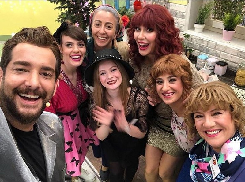 Cem Yılmaz'dan Karakomik Filmler paylaşımı (Ünlülerin set halleri) A24