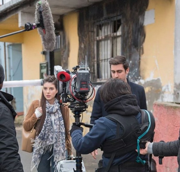 Cem Yılmaz'dan Karakomik Filmler paylaşımı (Ünlülerin set halleri) A24