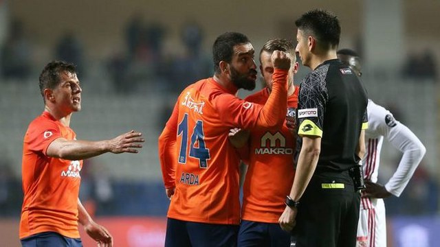  Arda Turan'ın tüm vukuatları! Gazeteci Bilal Meşe'ye saldırdı, hakemi tartakladı! A24