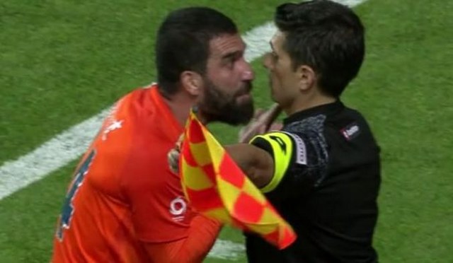  Arda Turan'ın tüm vukuatları! Gazeteci Bilal Meşe'ye saldırdı, hakemi tartakladı! A24
