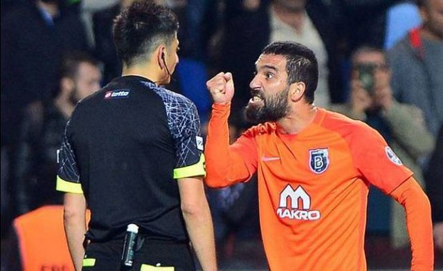  Arda Turan'ın tüm vukuatları! Gazeteci Bilal Meşe'ye saldırdı, hakemi tartakladı! A24