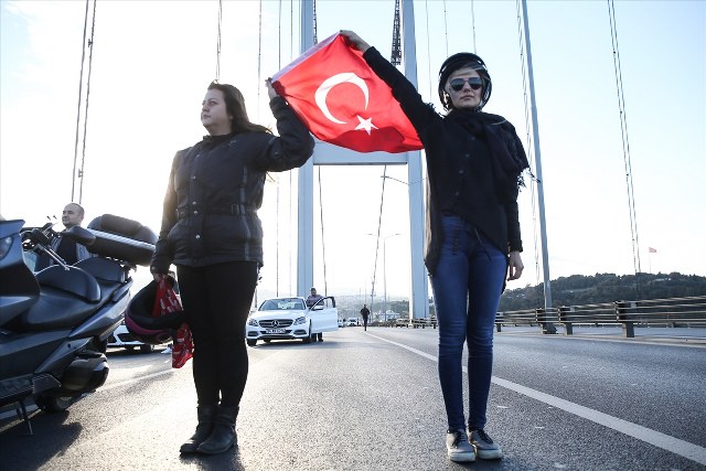 Bir 10 Kasım geleneği: 09.05'te hayat durdu A24