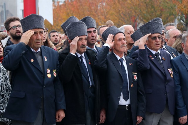 Bir 10 Kasım geleneği: 09.05'te hayat durdu A24
