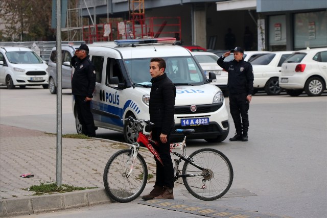Bir 10 Kasım geleneği: 09.05'te hayat durdu A24