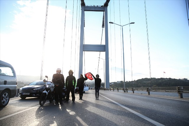 Bir 10 Kasım geleneği: 09.05'te hayat durdu A24